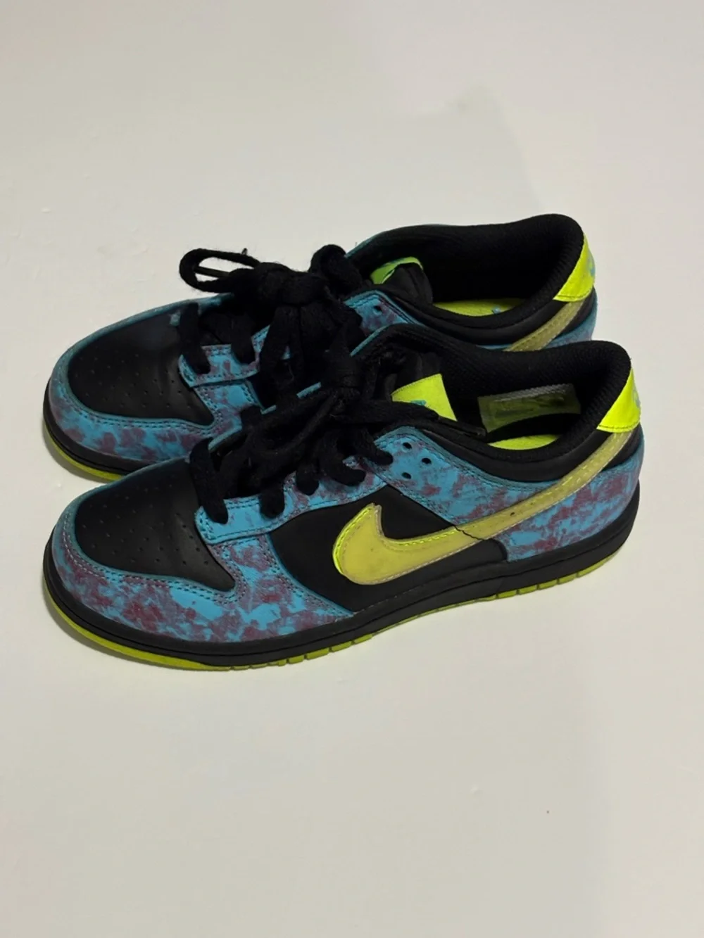 Nike Kids' Athletic Shoe in Teal and Yellow 2Y